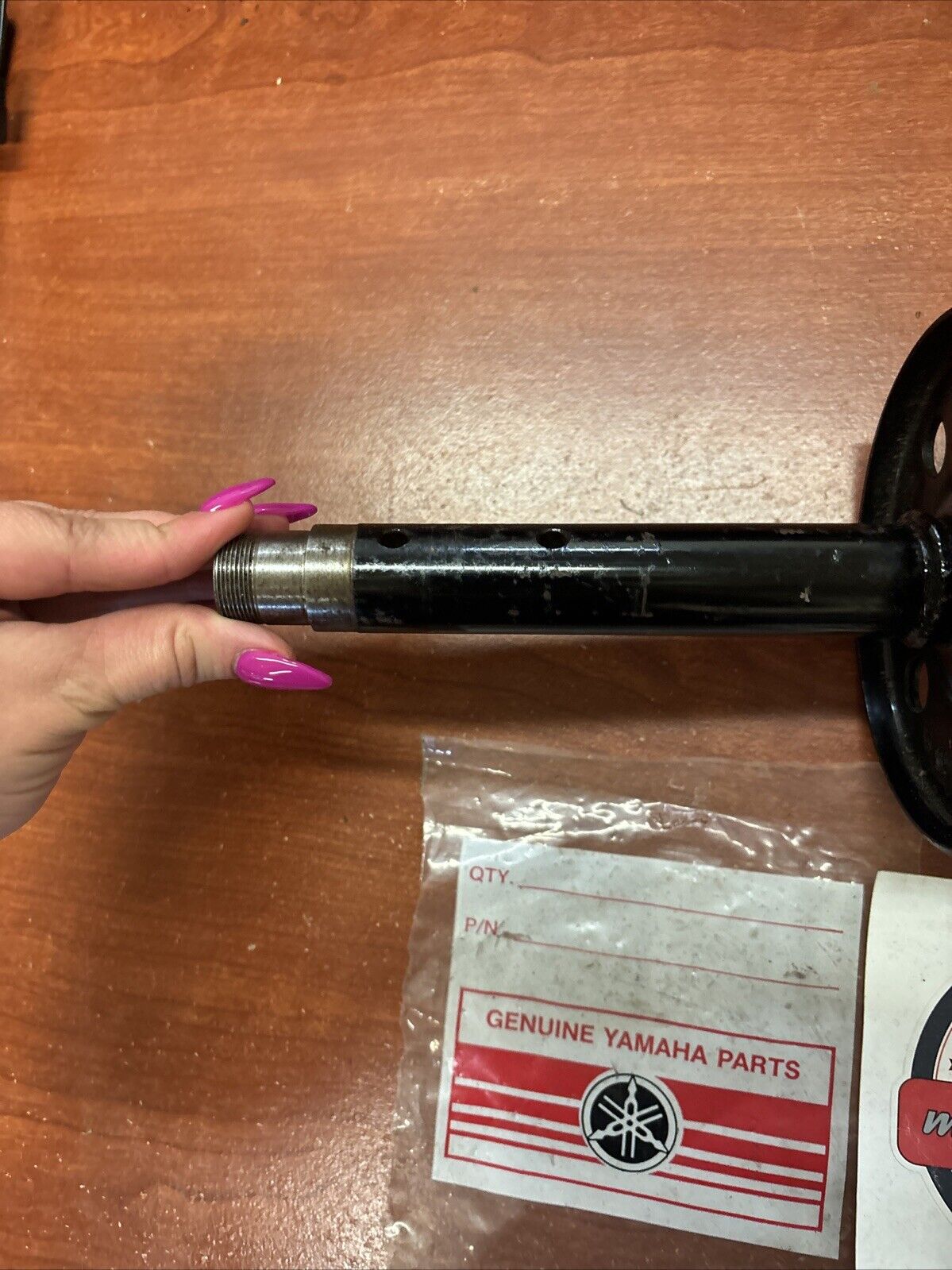 NOS Yamaha GP246F GP292F GS300 SM292 REAR AXLE 853-47520-01-00 Y183