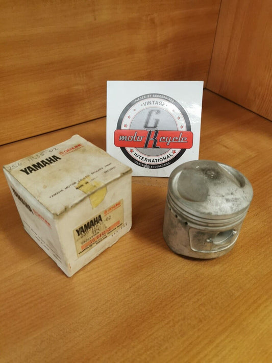 NOS YAMAHA XS1 XS2 TX650 1970 - 1973  PISTON 1 O/S 0.25   256-11635-02-00 Y47