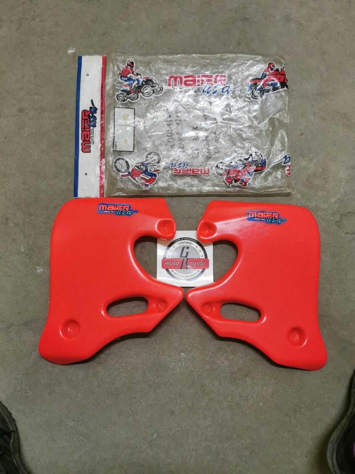 NOS MAIER HONDA CR125R CR250R  FUEL TANK RADIATOR SCOOPS SHROUD RED Kit J42