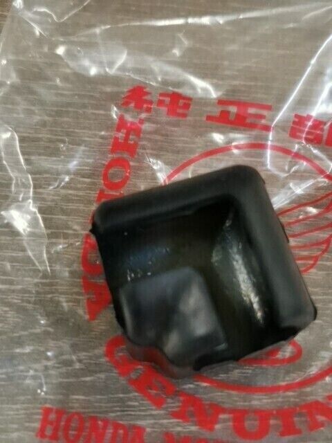 NOS HONDA GL1200A GL1200L GOLDWING  RUBBER TRUNK STAY 84103-MG9-770 H95