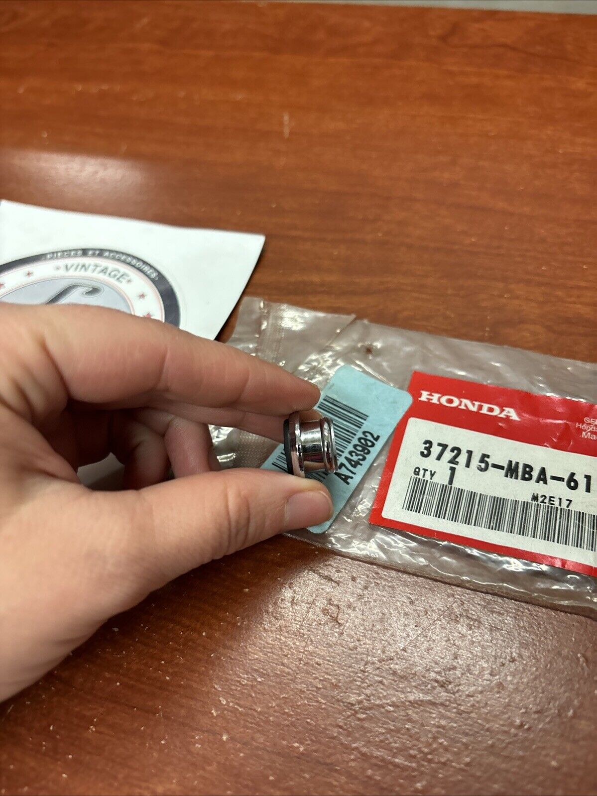 NOS Honda NV400C NV750C VT1300C VT750C RESET SWITCH CAP 37215-MBA-611 H172