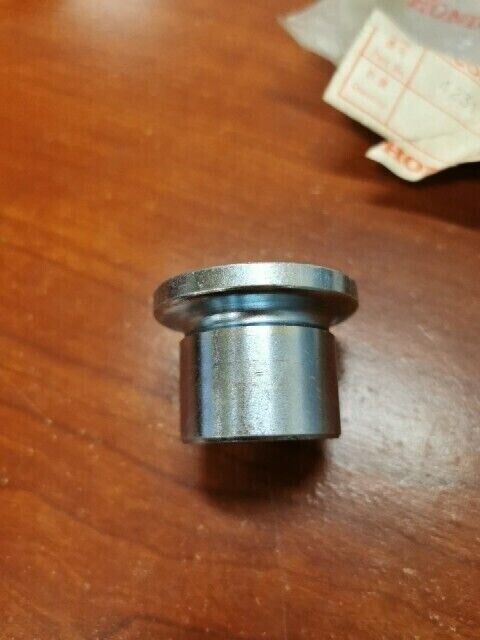 NOS Honda MT250 XL250 XL350 REAR WHEEL COLLAR 42311-358-000 H97