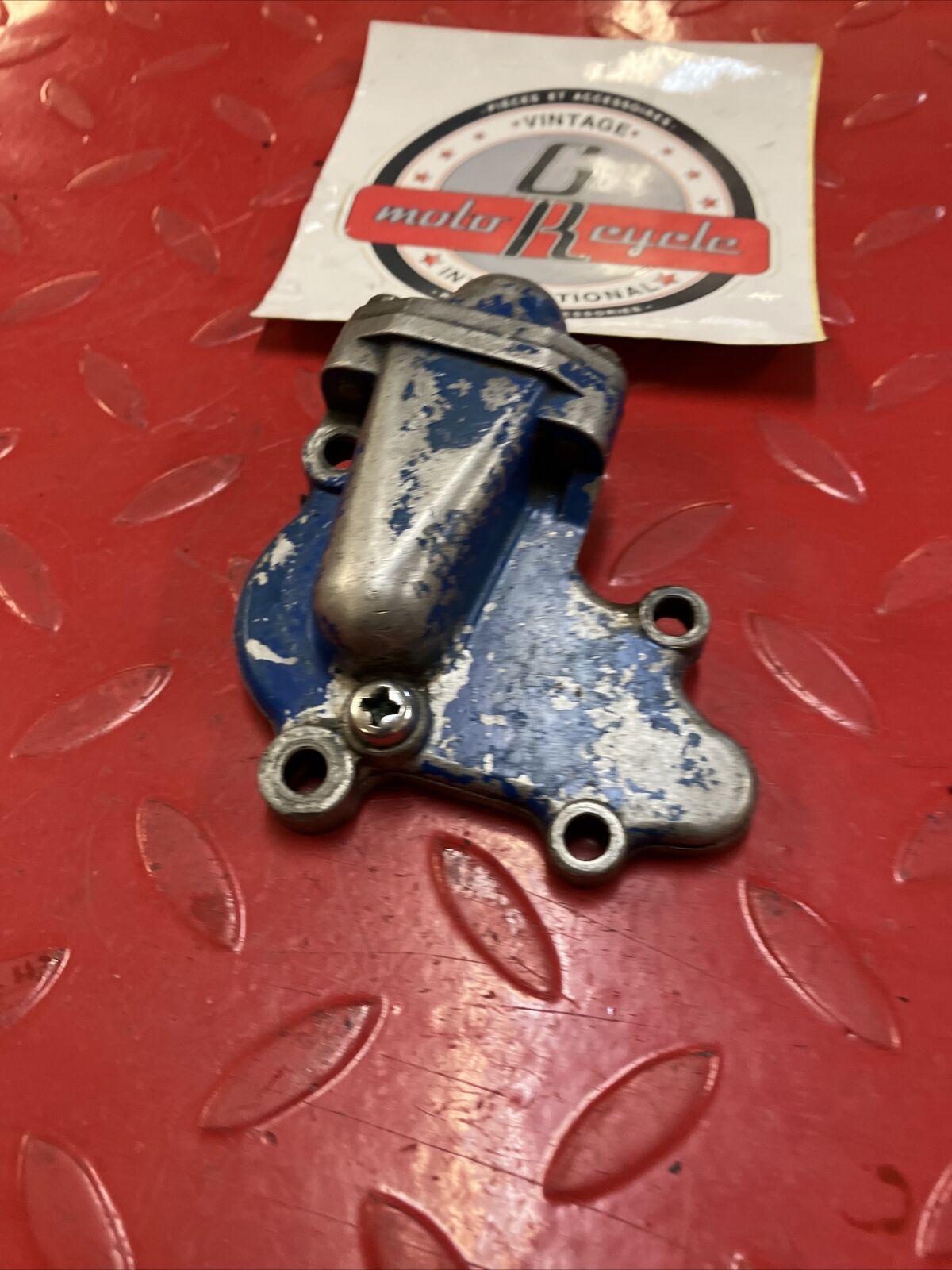 Suzuki RM125 1987 right Crankcase crank case water pump cover housing 1986 88 2