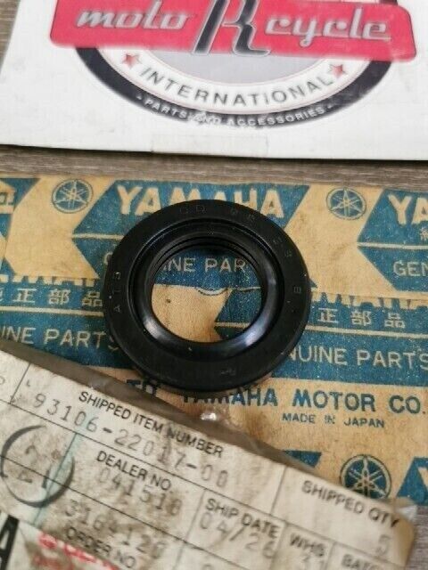 NOS YAMAHA YZ100J IT175G YZ100K YZ125G 1980 OIL SEAL 93106-22017-00 Y159