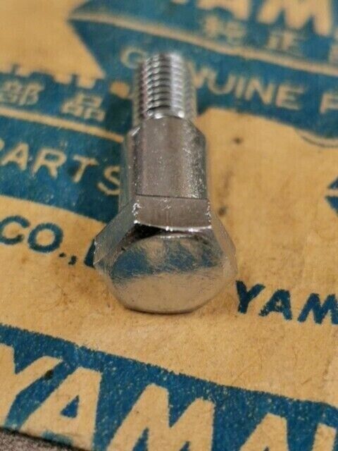 NOS YAMAHA FZR1000AC TZ125G XC180DN XT350T YZ100D BOLT 90109-06410-00 Y158