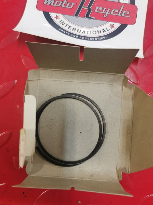 NOS Yamaha RD400 PISTON RING SET  3J7-11601-00-00 Y17