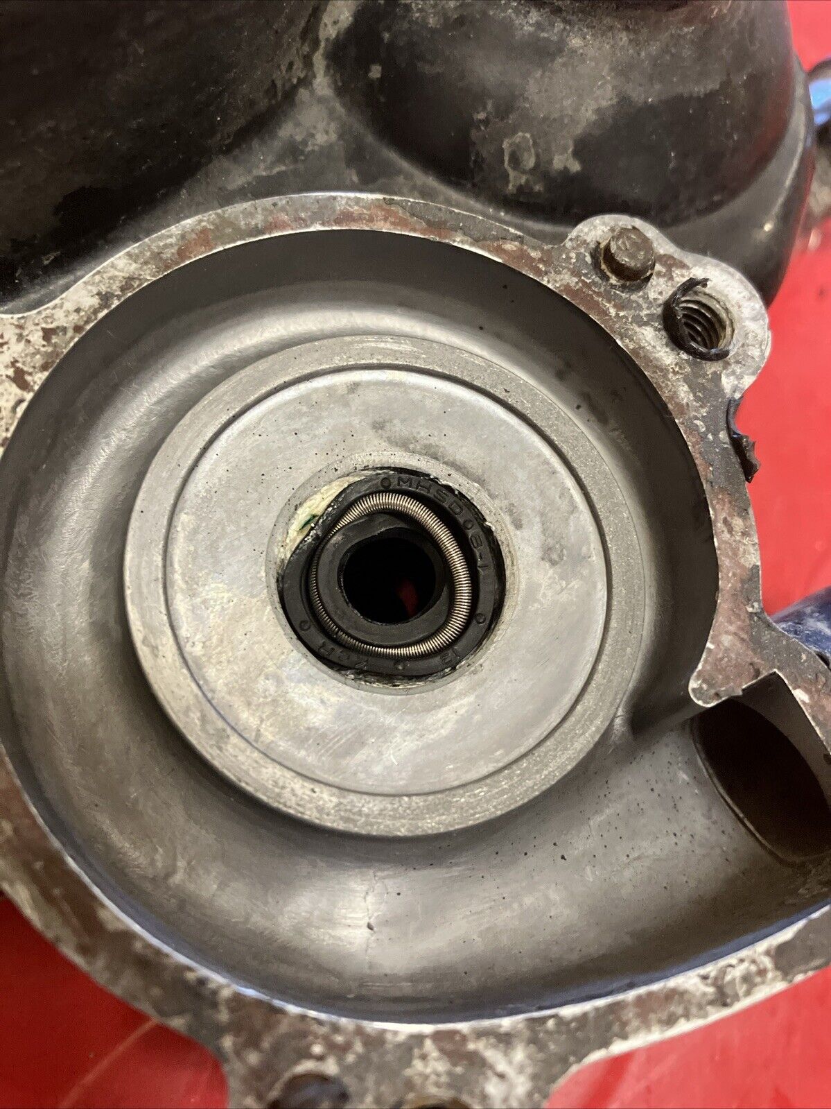 Kawasaki KX125 1987 Right crankcase clutch cover 1985 1986