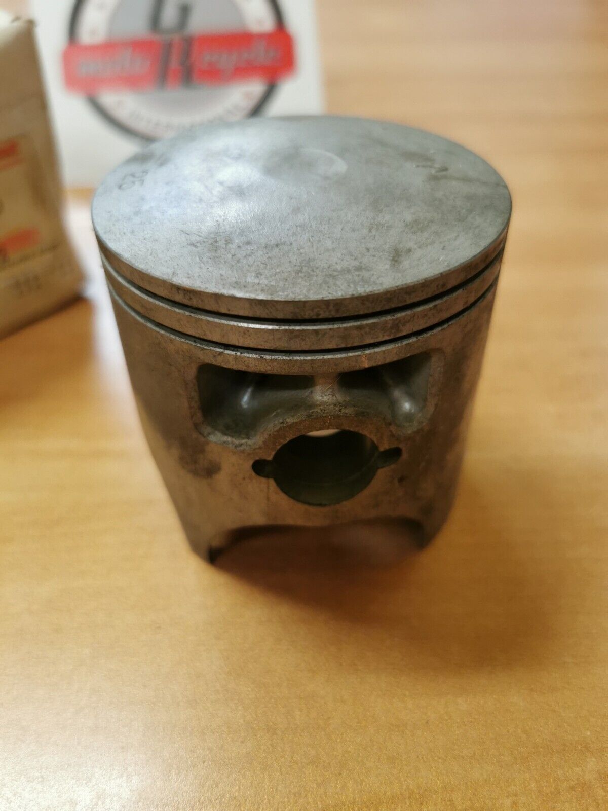 NOS YAMAHA YZ250 1980  PISTON 1 O/S 0.25  3R4-11635-00-00  Y45