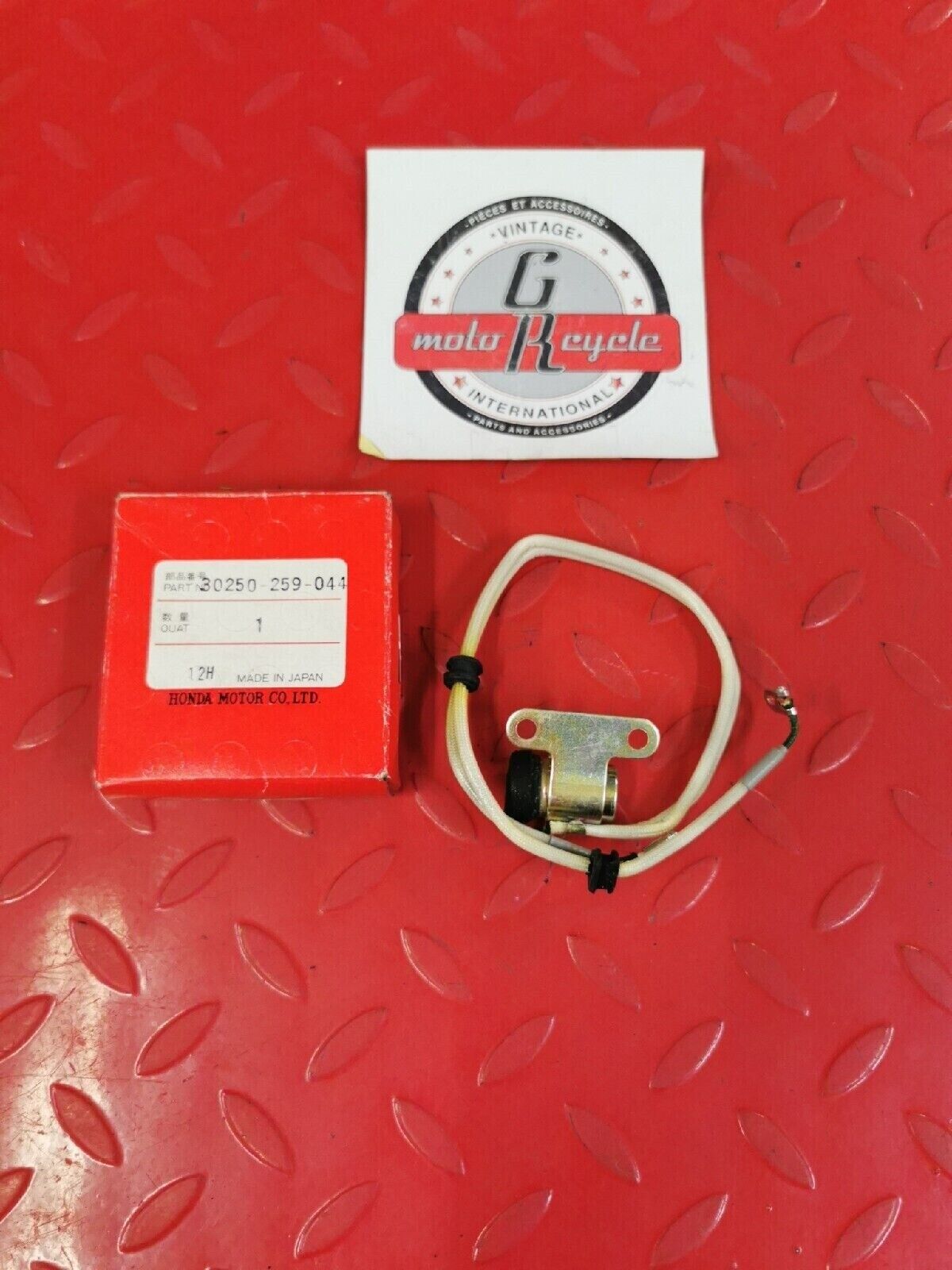 NOS HONDA CA77 CA72  CONDENSER 30250-259-044  H39