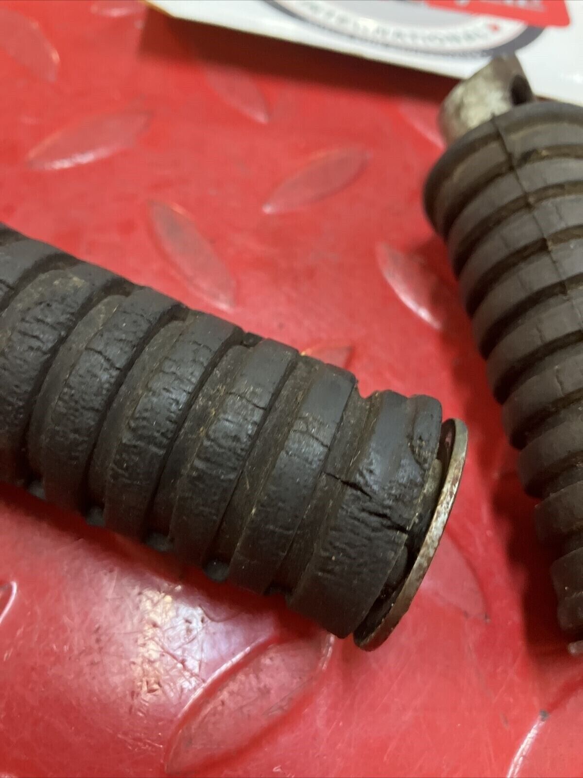 Yamaha RD400 1977 rear footrest footpeg foot peg rest step set 1976