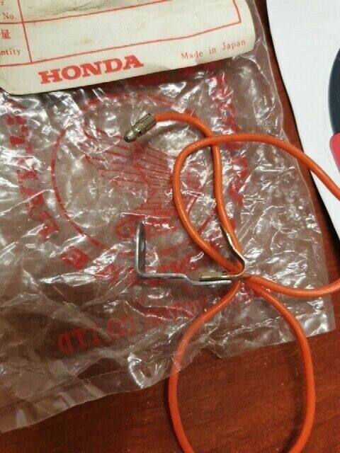 NOS Honda S65 LEFT FRONT WINKER SOCKET 33453-035-000 H69
