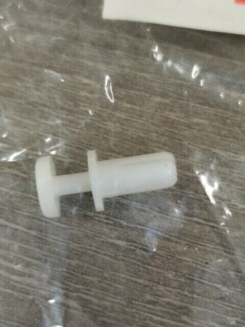 NOS HONDA RIVET PLASTIC 17413-728-000 H77