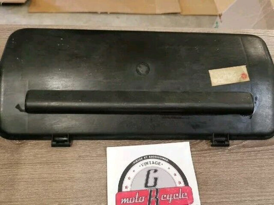 NOS YAMAHA EW433B EW433C GP643 SL338C COVER LUGGAGE BOX 822-77392-00-00 Y190