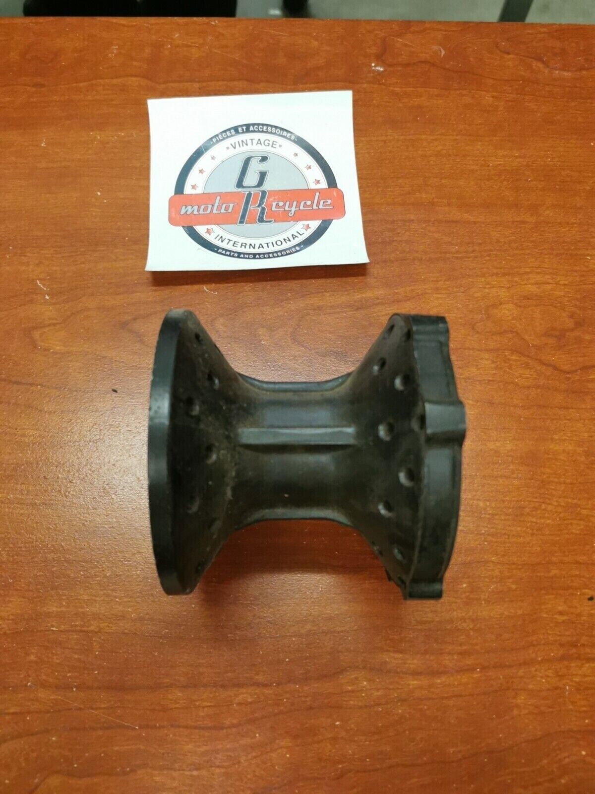 NOS Yamaha IT200 XT350 TT600 TT225 XT225 FRONT HUB 34X-25111-02-98 Y85