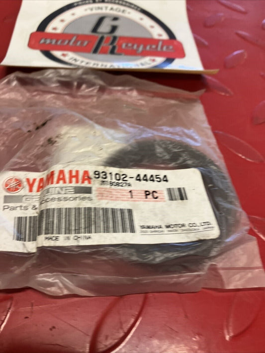 NOS YAMAHA OIL SEAL 93102-44454-00 Y61