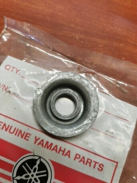 NOS Yamaha FS1 FS50 KICK SPRING GUIDE 132-15664-00-00 SUB 132-15664-01-00 Y119