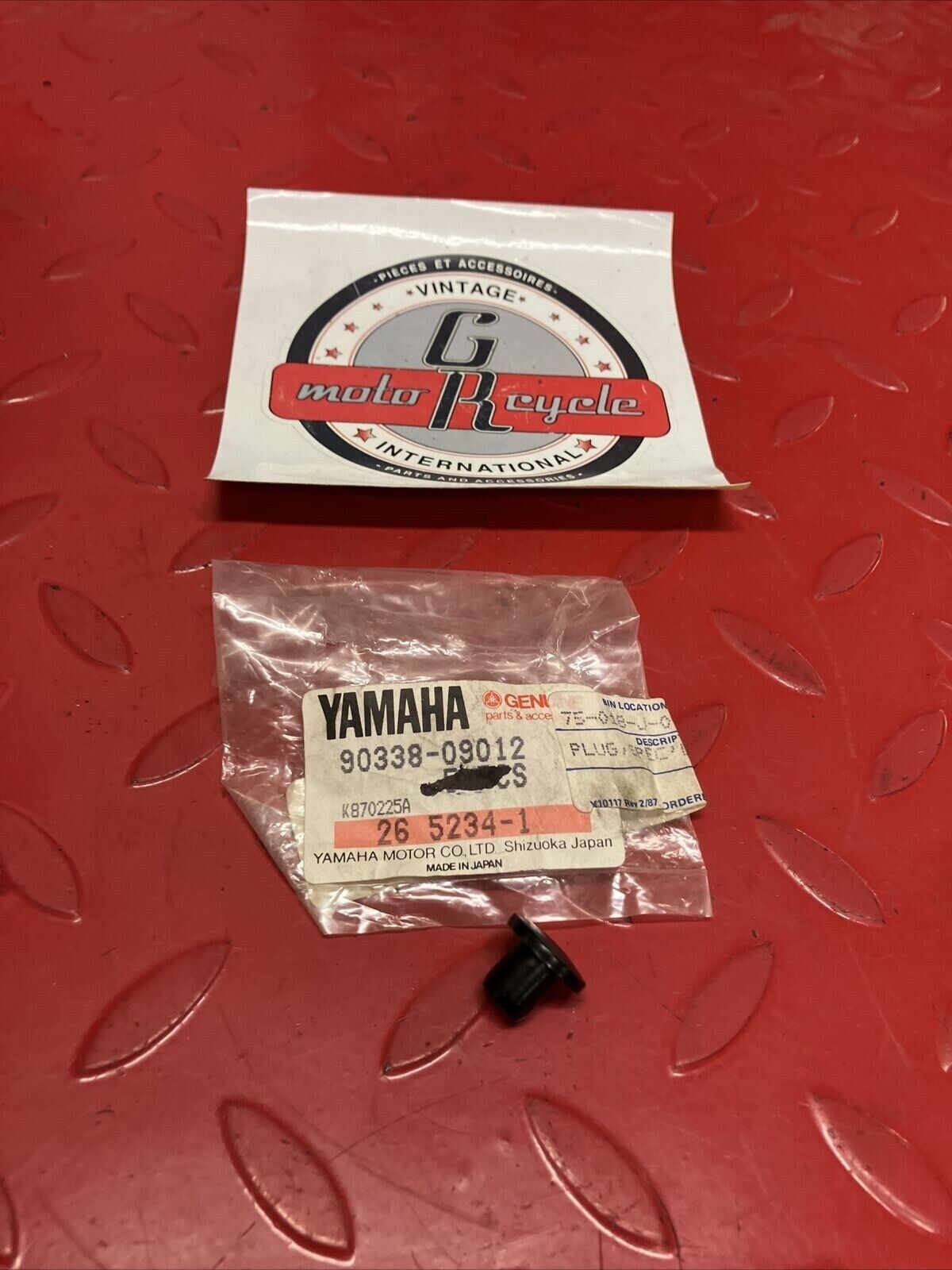NOS YAMAHA PLUG SPECIAL SHAPE 90338-09012-00 Y62