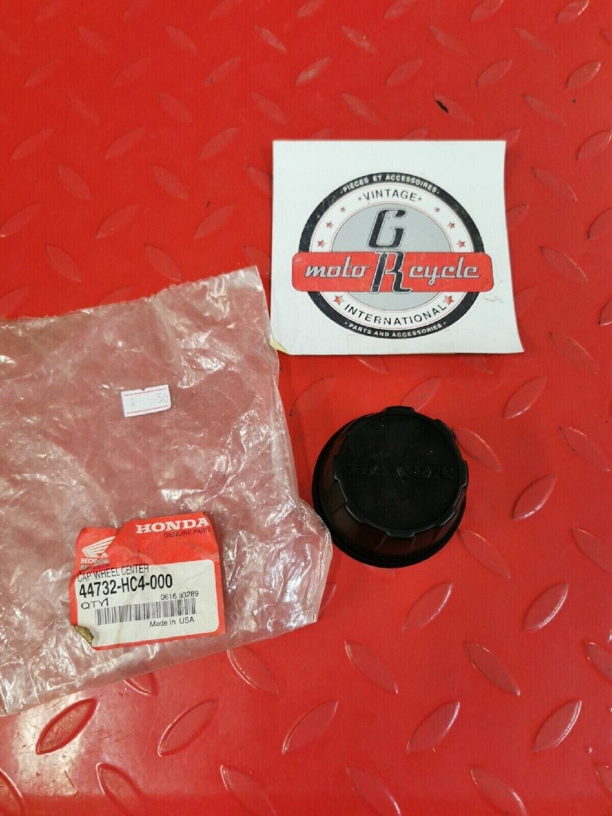 NOS HONDA TRX400 TRX250 TRX350 1989 - 2003 WHEEL CENTER CAP 44732-HC4-000 H39