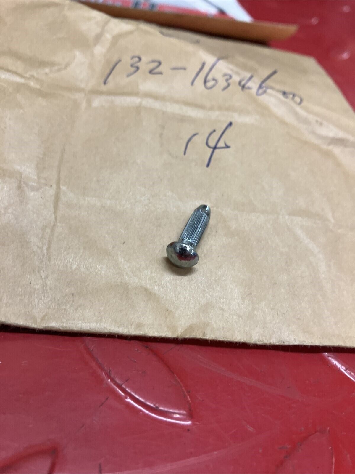 NOS YAMAHA SPRING HOOK 132-16346-00-00 Y62