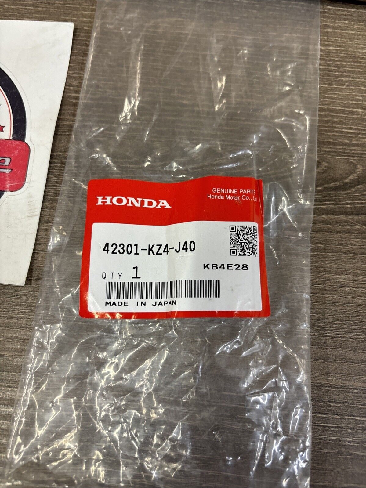 NOS Honda CR125R CR250R CRF250R CRF250X REAR WHEEL AXLE 42301-KZ4-J40 H139