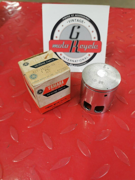 NOS YAMAHA  MX100  1974  1975  PISTON 0.25  427-11635-01  Y50