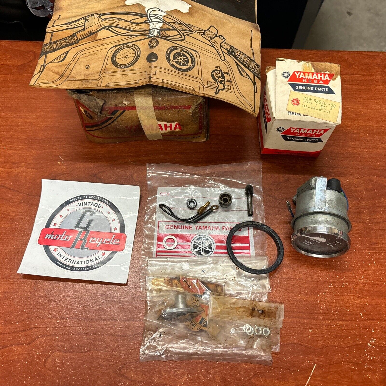 NOS Yamaha TACHOMETER KIT INCOMPLETE 839-83540-00-00 813-17841-00-00 821-17 Y174