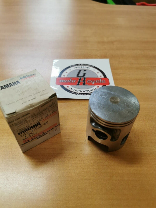NOS YAMAHA  DT125 1978 - 1980  PISTON OVERSIZE  1.00   2A6-11638-00   Y45
