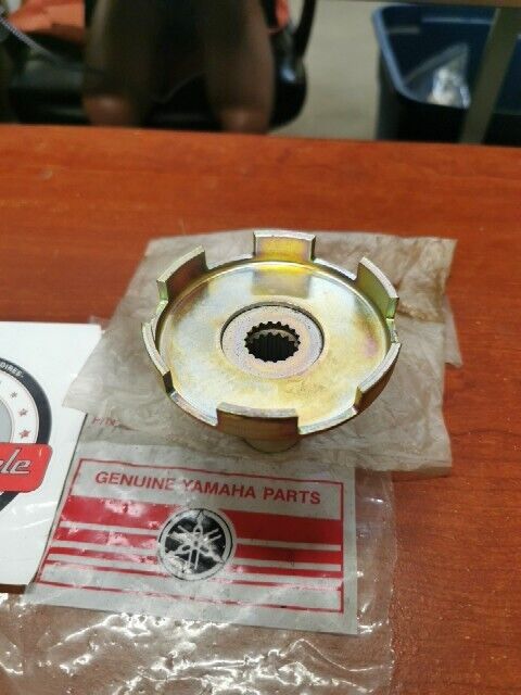 NOS Yamaha YFB250 YFM200 YFM250 YTM200 STARTER PULLEY 21V-15723-00-00 Y179