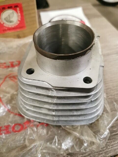 NOS HONDA CL125S CB125S1 TL125K2 XL125K1 CYLINDER COMP 12100-365-000 H88