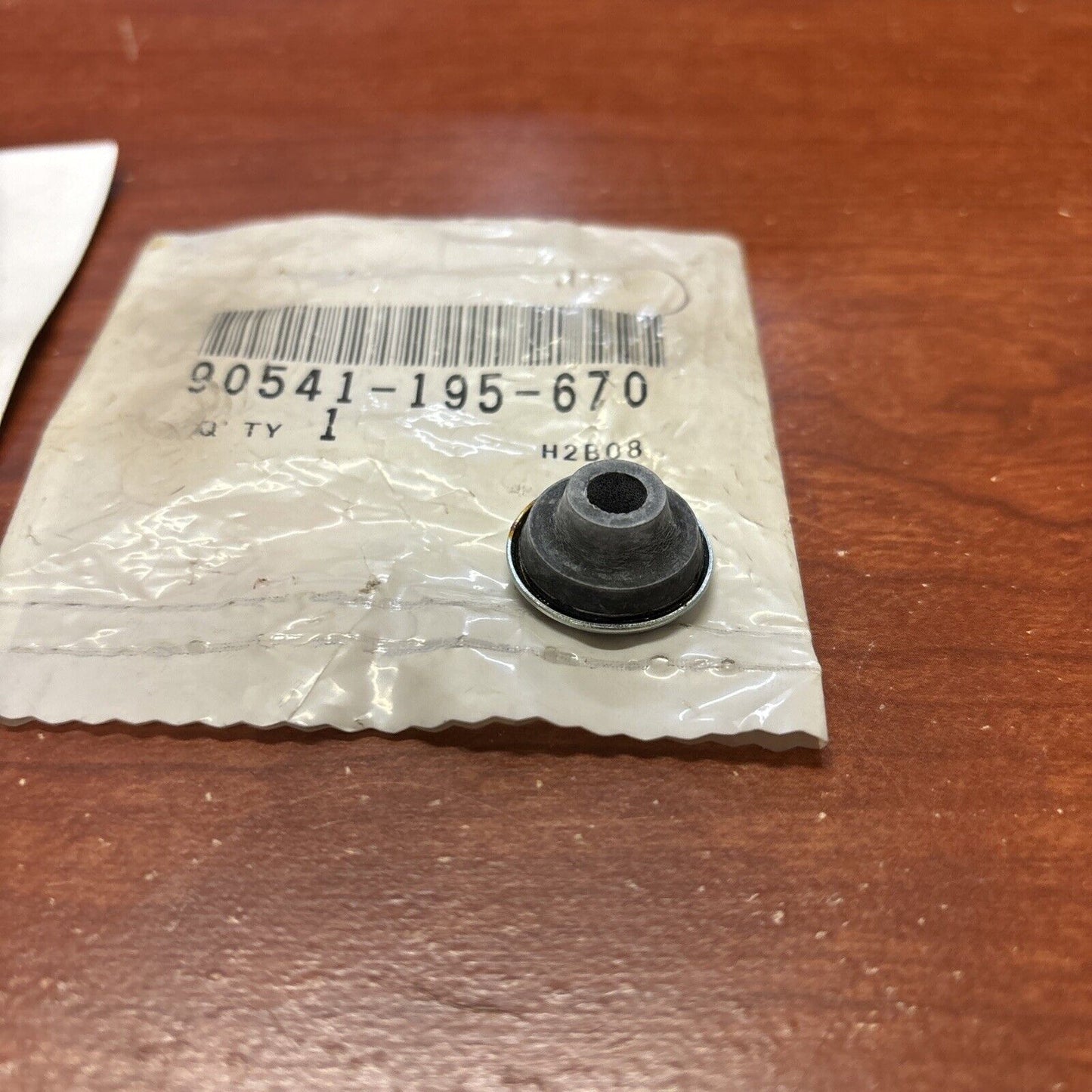 NOS Honda CRF100F CRF80F XL100S XR100 XR80 MOUNTING RUBBER 90541-195-670 H162