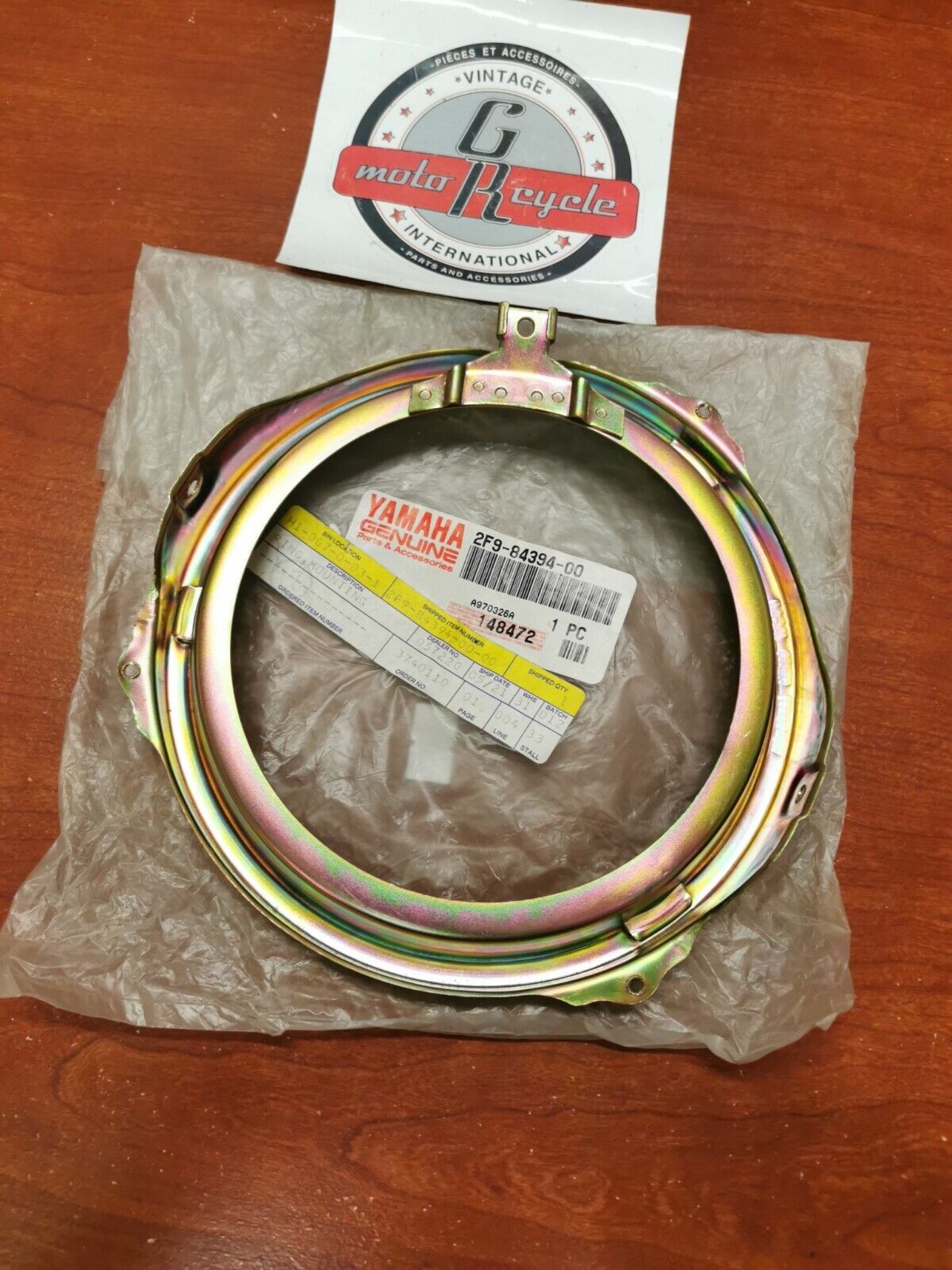 NOS Yamaha XS500 XS750 SR500 TX500 HEAD LAMP MOUNTING RING 2F9-84394-00-00 Y92