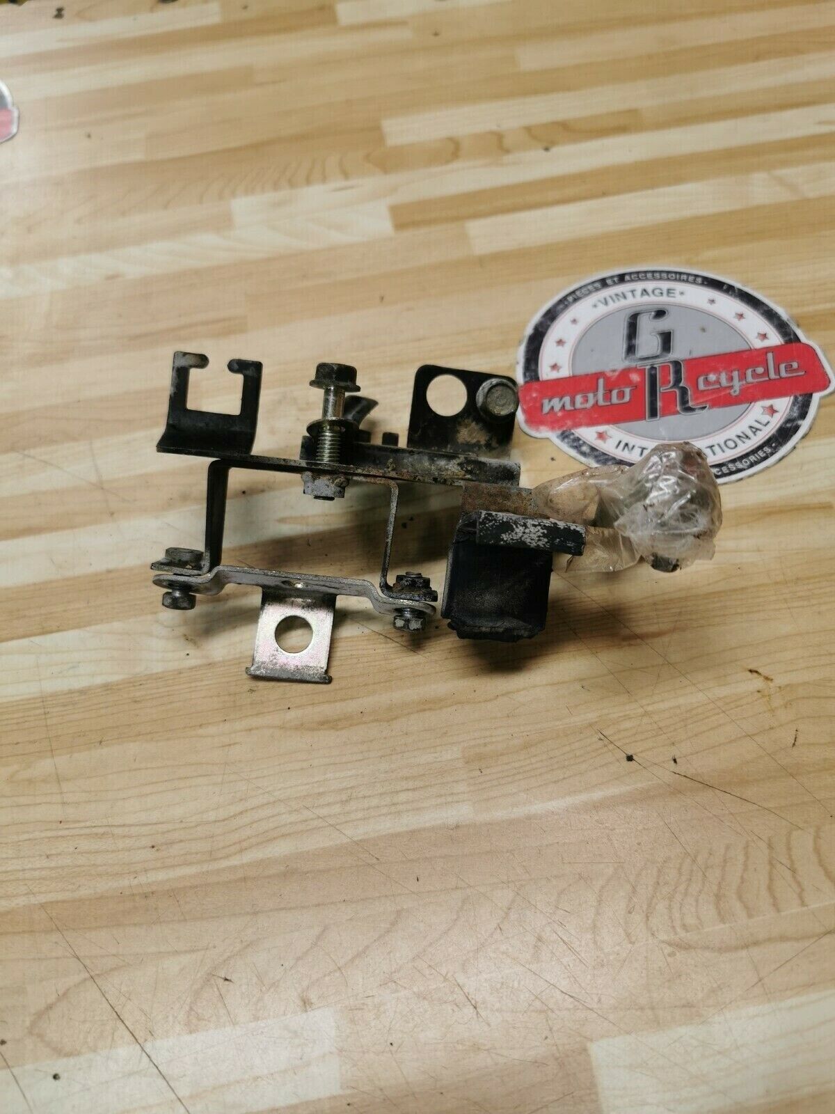 Honda XL200R 1984 electrical base plate electric bracket coil regulator rectifie