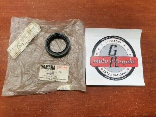 NOS Yamaha SR500 TZ250 TZ350 OIL SEAL 1T3-23145-00-00 SUB 93110-35019-00 Y142