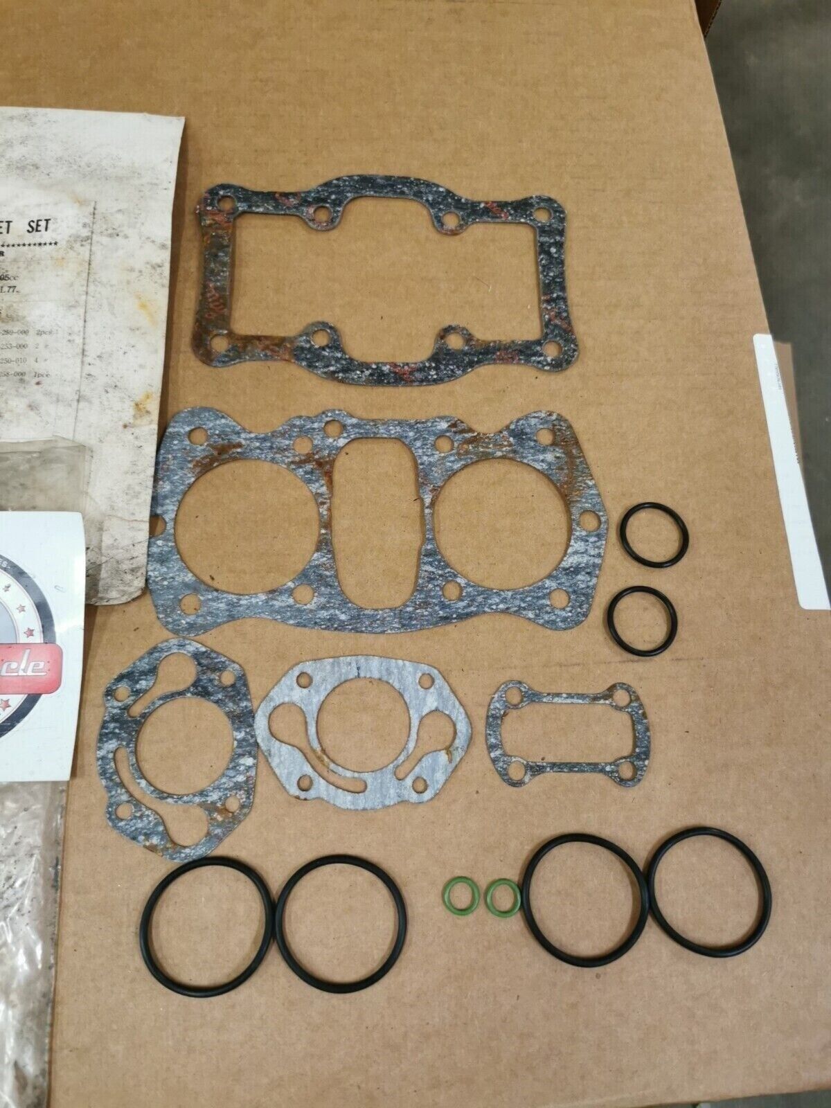 NOS HONDA 305CC CB77 CL77 TOP END GASKET KIT SET INCOMPLETE J49