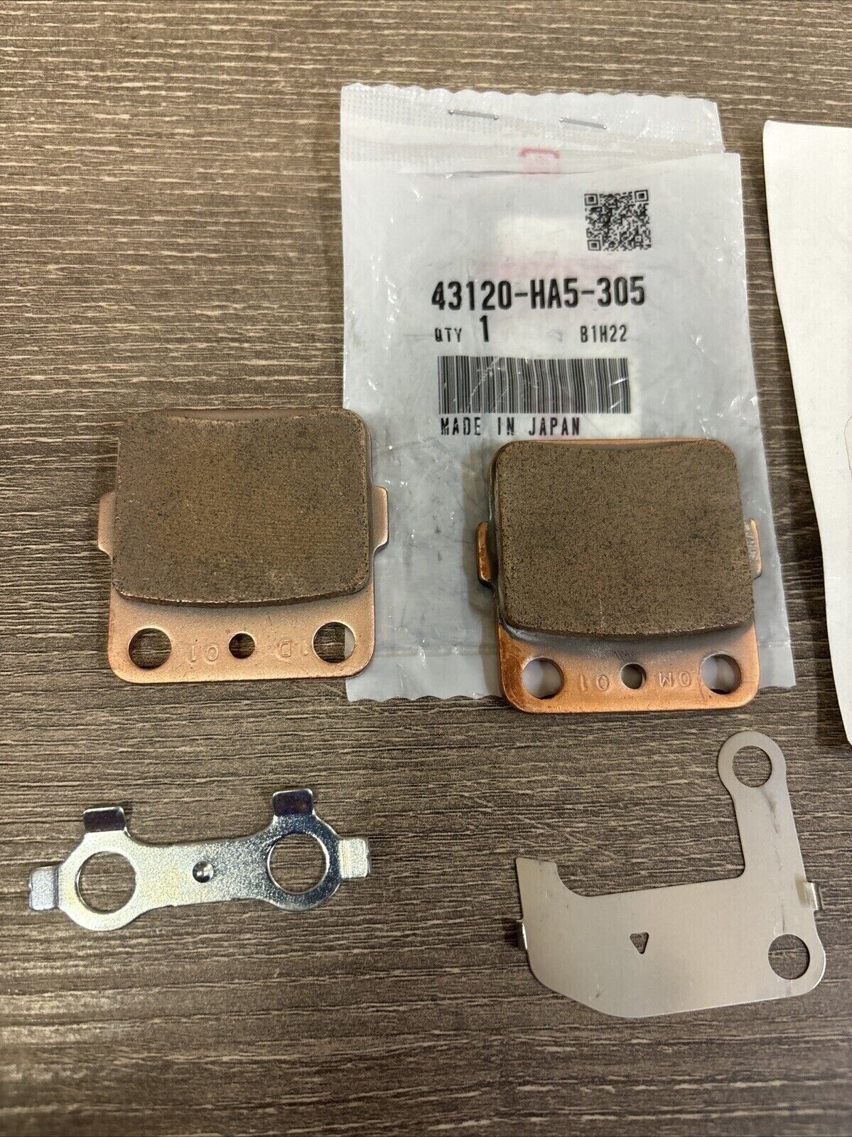 NOS Honda ATC200X TRX300EX REAR BRAKE PAD SET 43120-HA5-305 H117