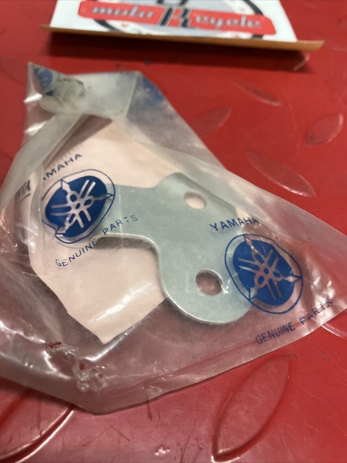 NOS YAMAHA BACK UP PLATE 1 878-77153-00-00 SUB BY 8G6-77153-00-00 Y67