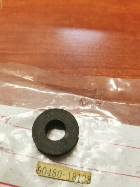 NOS Yamaha RD250 RD350 RD400 TX500 XS500 GROMMET 90480-18128-00 SUB 360-833 Y166