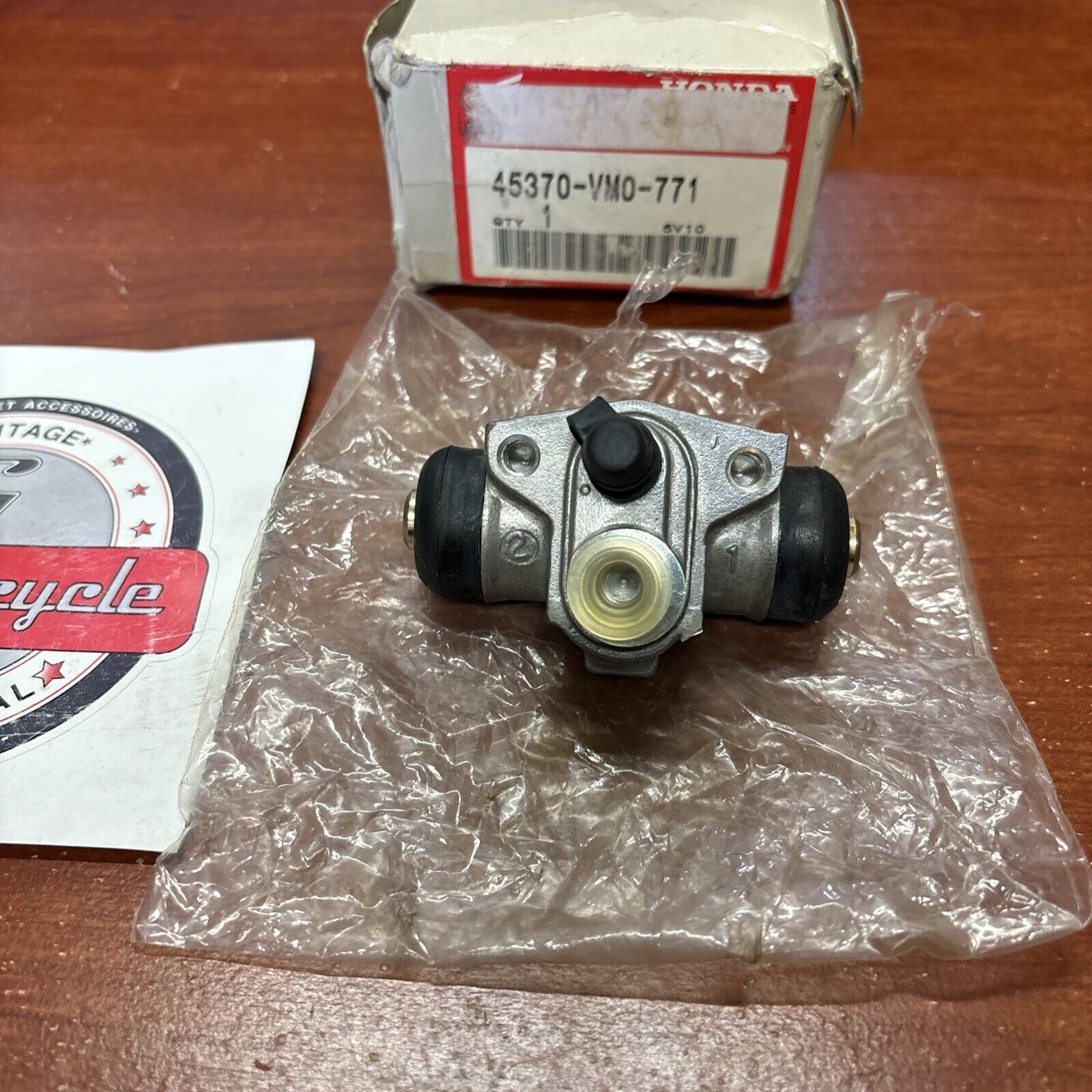 NOS Honda 1985 FL350R LEFT CYLINDER 45370-VM0-771 H155