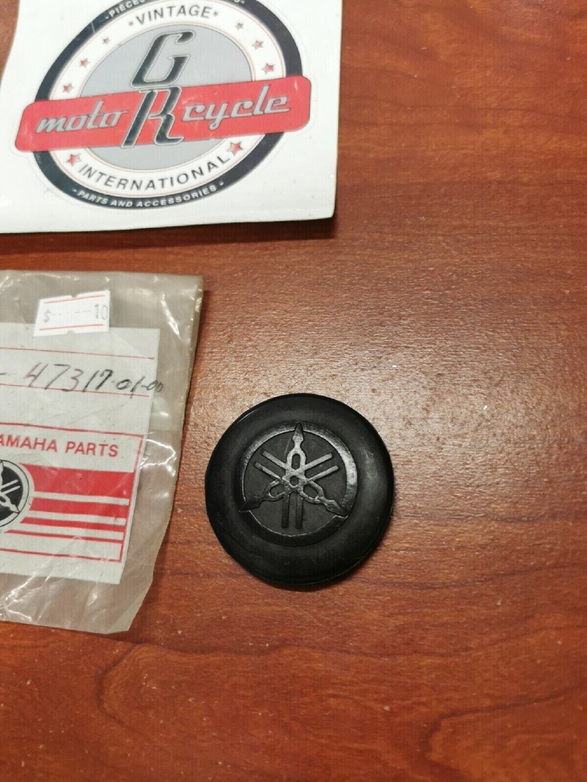 NOS Yamaha WHEEL CAP 818-47317-01-00 Y71
