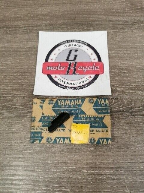 NOS YAMAHA TX500 TX500 1973 1974 XS500 DAMPER SIDE COVER L 371-21717-00-00 Y155
