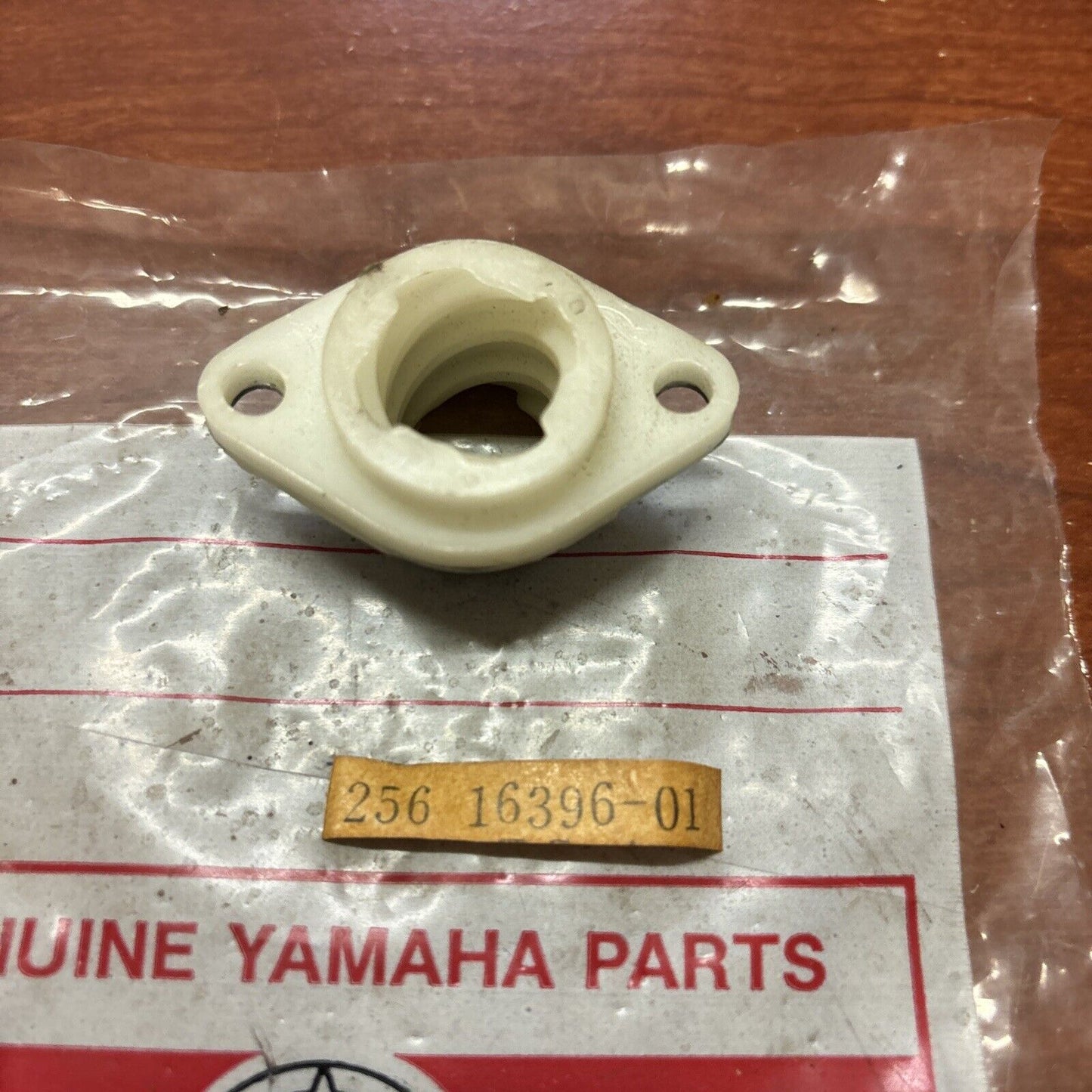 NOS Yamaha RD250 RD350 PUSH SCREW HOUSING 256-16396-01 SUB 371-16396-00-00 Y173