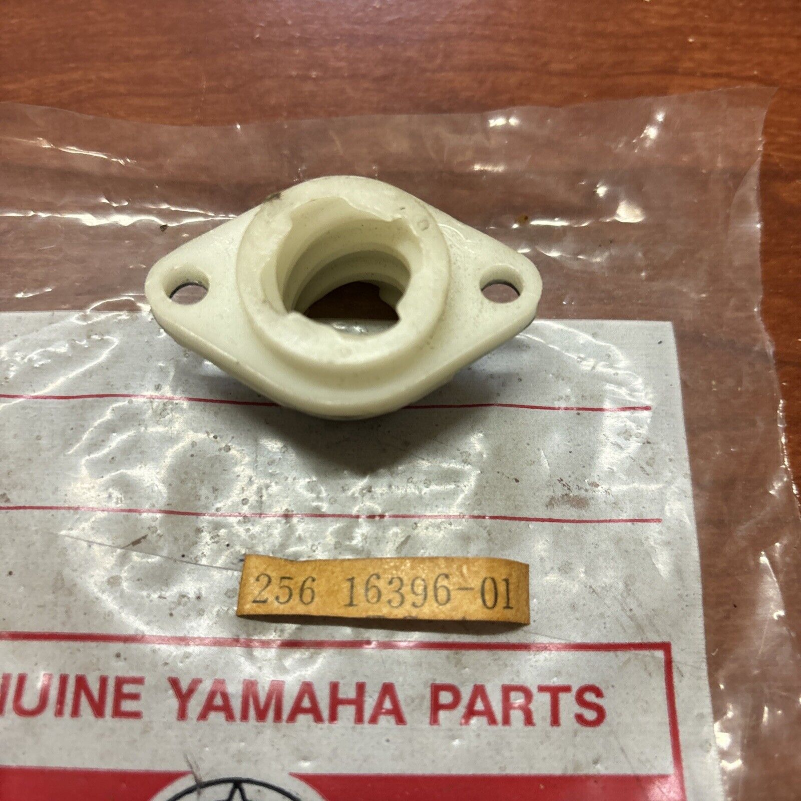NOS Yamaha RD250 RD350 PUSH SCREW HOUSING 256-16396-01 SUB 371-16396-00-00 Y173