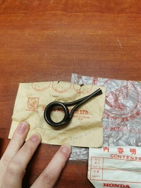 NOS Honda C92 CS92 C95 CB92 CA92 CA95 GEARSHIFT RETURN SPRING 24651-200-000 H80