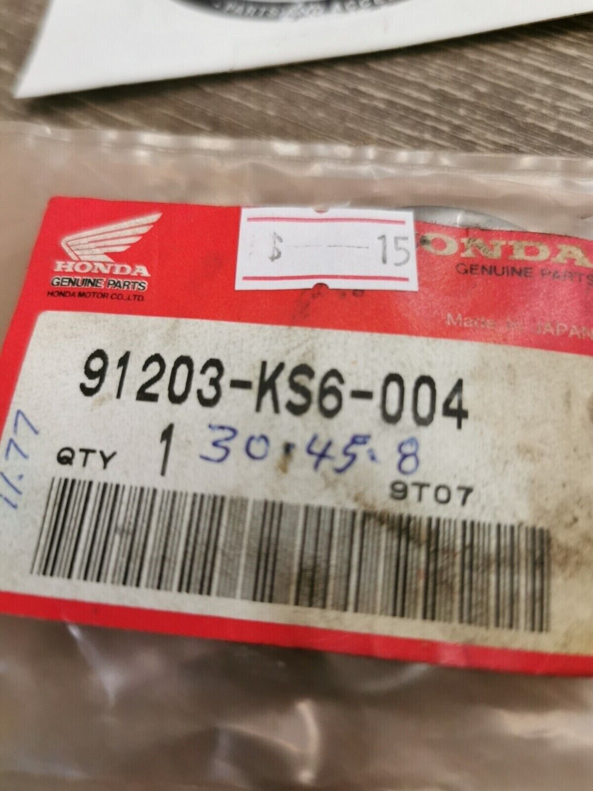 NOS HONDA CR125R OIL SEAL 91203-KS6-004 H56