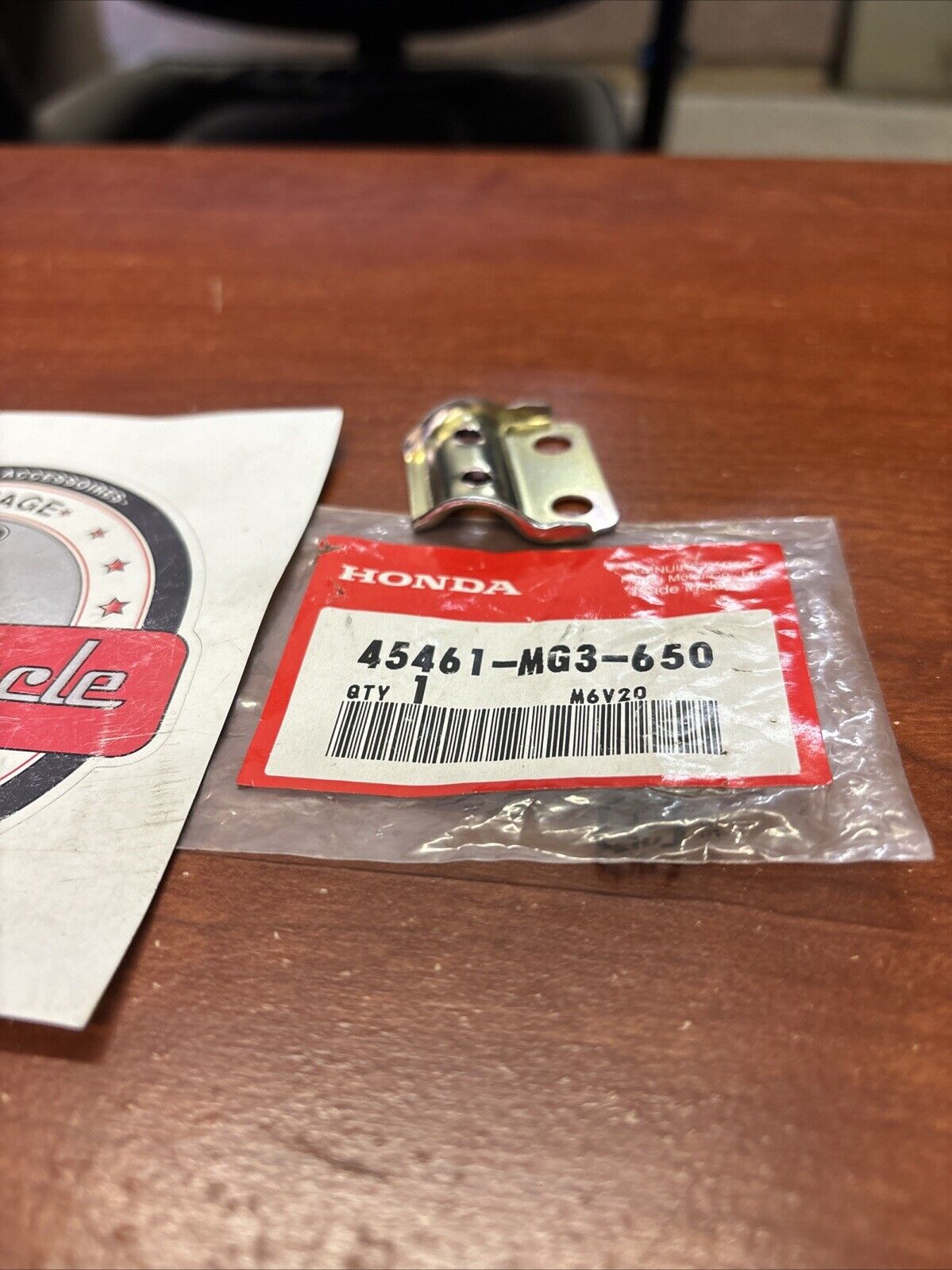 NOS Honda CR80R CRM125R XR250 FRONT BRAKE CABLE CLAMPER A 45461-MG3-650 H161