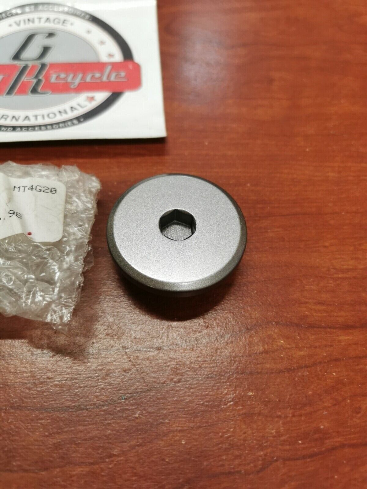 NEW NOS Suzuki SHAFT HOLE PLUG (SILVER) 09259-36016-20H S18