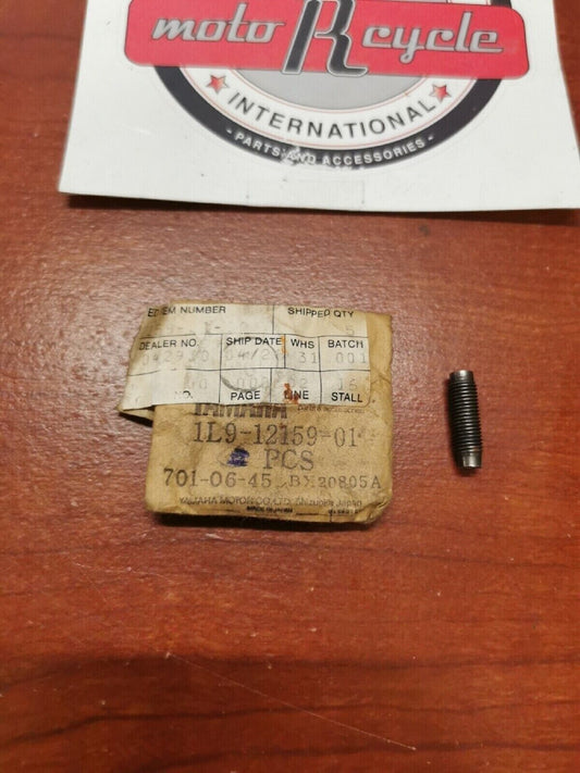 NOS Yamaha VALVE ADJUSTING SCREW 1L9-12159-01-00 SUB. 22U-12159-00-00 Y68