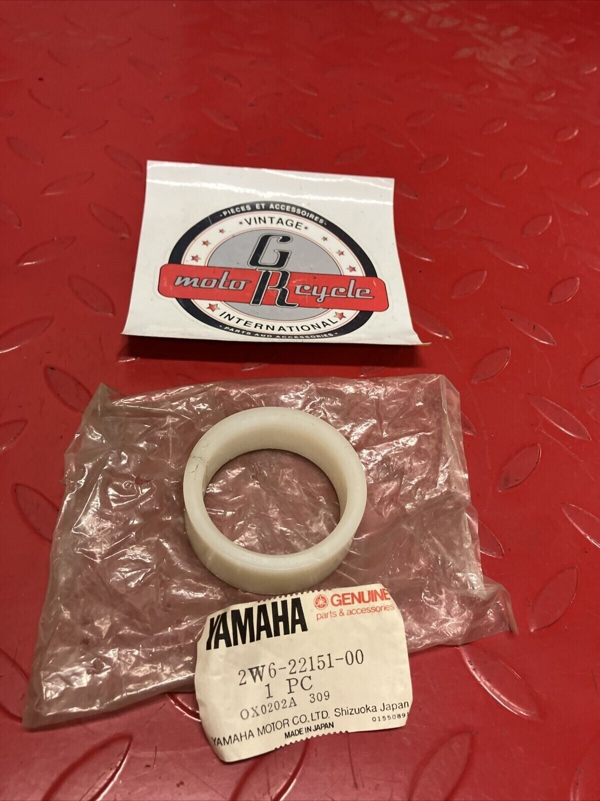 NOS YAMAHA SEAL GUARD 2W6-22151-00-00 SUB BY 431-22151-03-00 Y63
