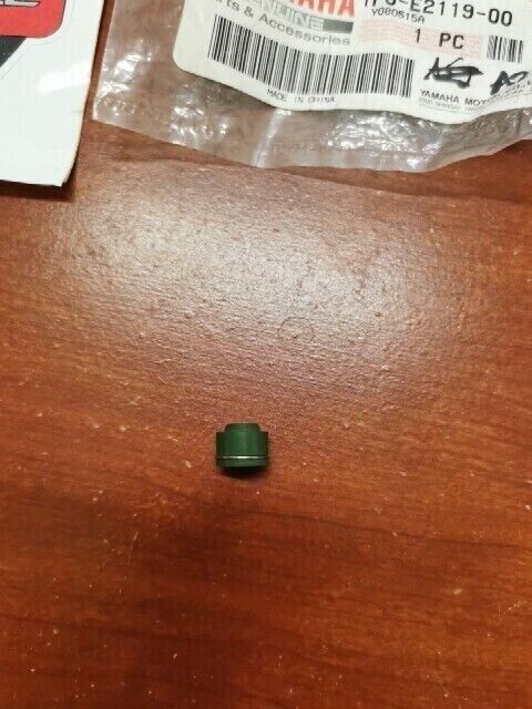 NOS Yamaha TTR50E VALVE STEM SEAL 1P6-E2119-00-00 SUB 4SV-12119-00-00 Y105