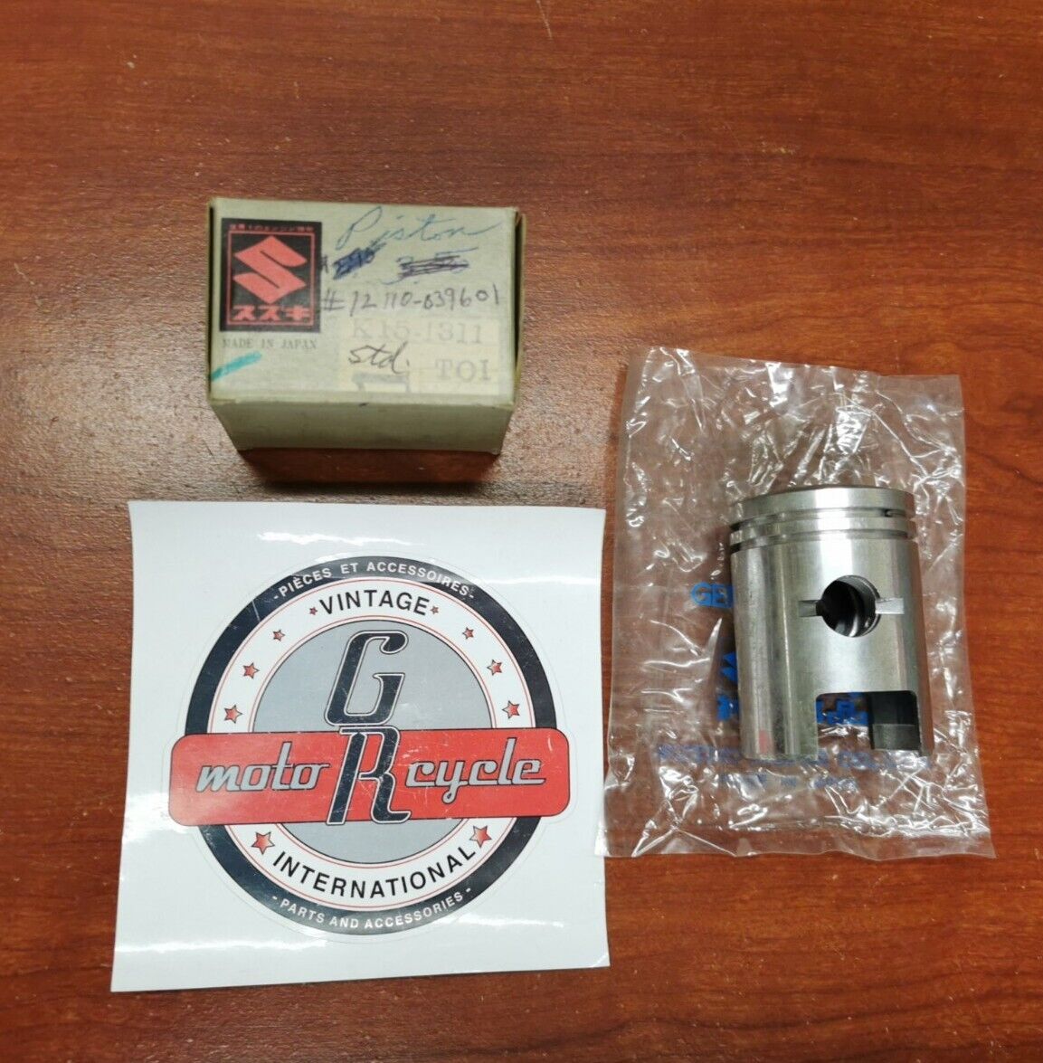 NOS Suzuki K10 K11 K15  PISTON STD 12110-03960 SUB. 12110-03002 S32